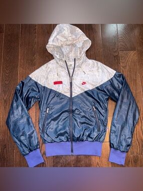 Vintage Nike USA Windbreaker- Two-Tone Hooded Windbreaker Jacket in Navy & White